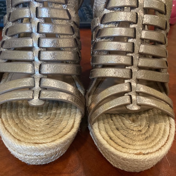 Used Vince Camaro Gold Wedges Heavily Worn - Picture 3 of 7